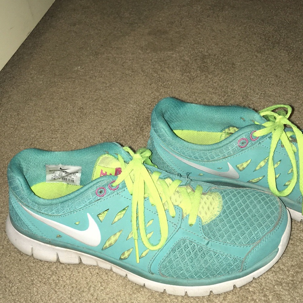 Nike Flex 2013 Run Tennis Shoes.